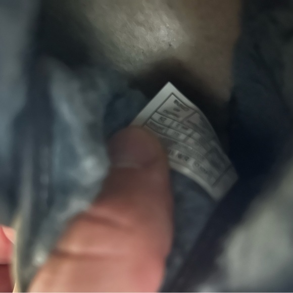 Men’s Uggs size 11 - Picture 4 of 8